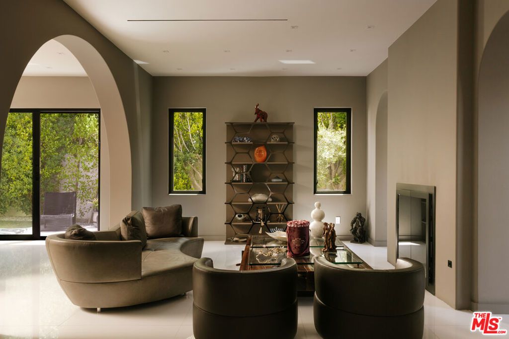 Image 10 of property listing at 25571 Prado De Azul, Calabasas, CA 91302