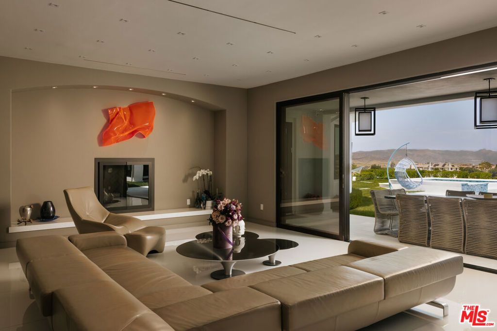 Image 15 of property listing at 25571 Prado De Azul, Calabasas, CA 91302