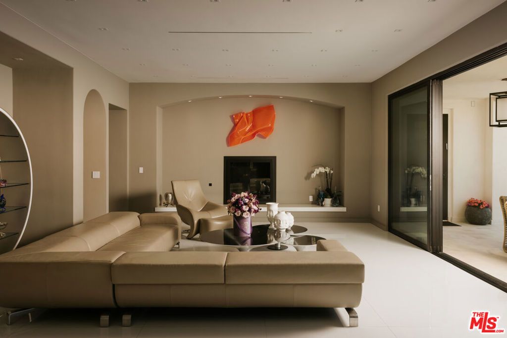 Image 16 of property listing at 25571 Prado De Azul, Calabasas, CA 91302