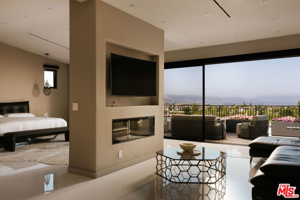 Image 23 of property listing at 25571 Prado De Azul, Calabasas, CA 91302