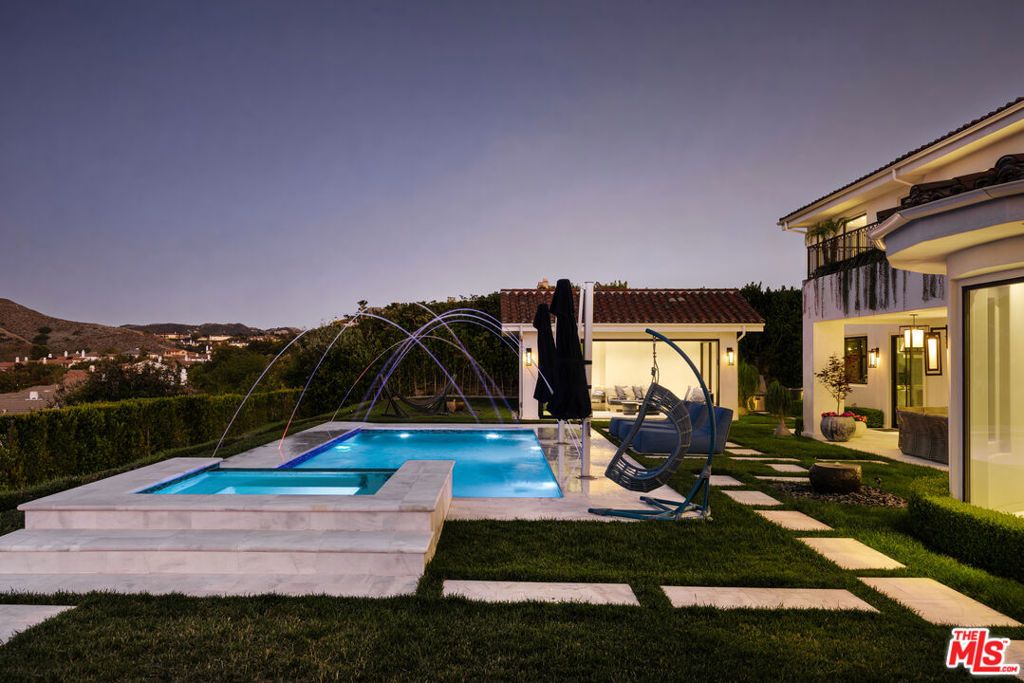 Image 4 of property listing at 25571 Prado De Azul, Calabasas, CA 91302