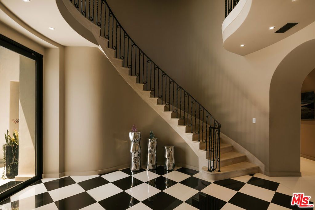 Image 5 of property listing at 25571 Prado De Azul, Calabasas, CA 91302
