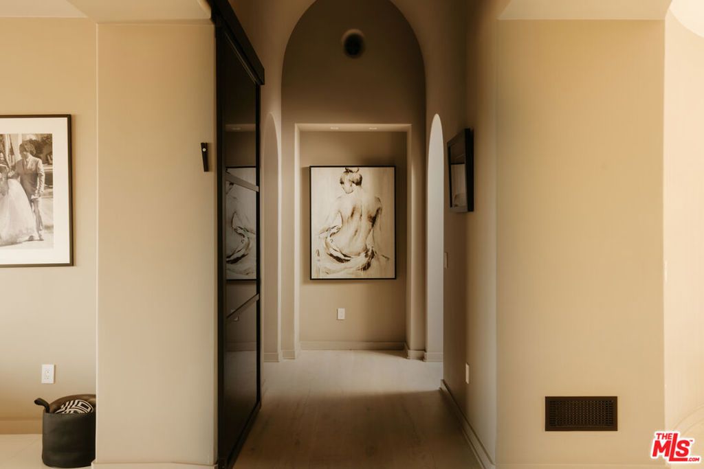 Image 9 of property listing at 25571 Prado De Azul, Calabasas, CA 91302