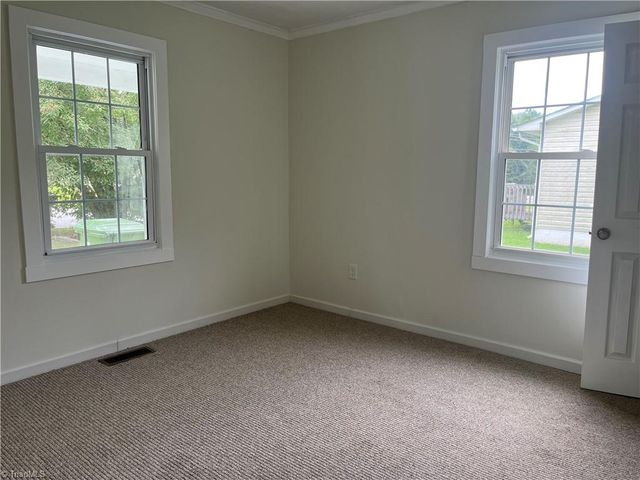 413 Leonford Street, Lexington, NC 27292