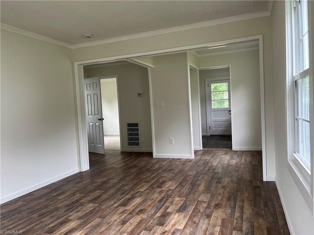 413 Leonford Street, Lexington, NC 27292