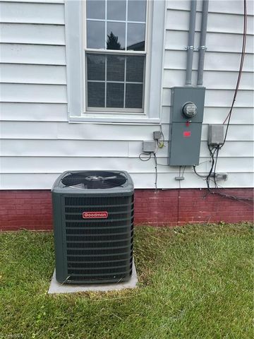 413 Leonford Street, Lexington, NC 27292