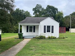413 Leonford Street, Lexington, NC 27292