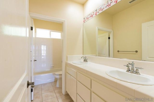 613 Carnation Ln, Fallbrook, CA 92028