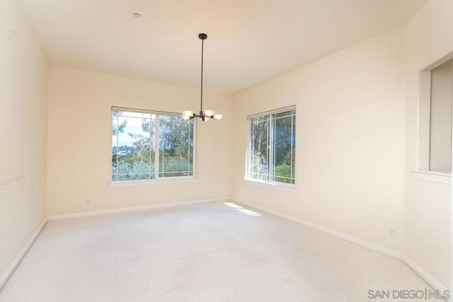 613 Carnation Ln, Fallbrook, CA 92028