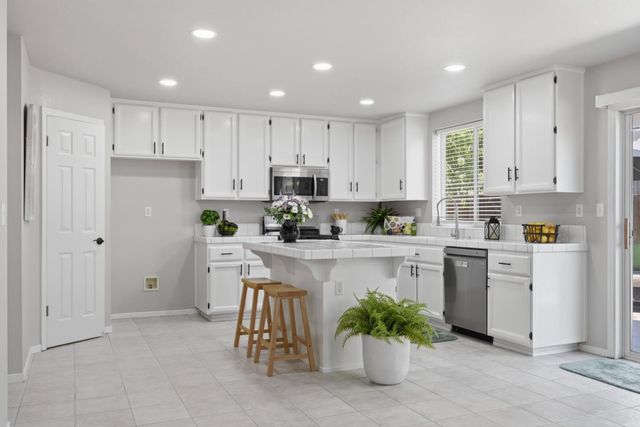 2350 Winterrush Ln, Lincoln, CA 95648