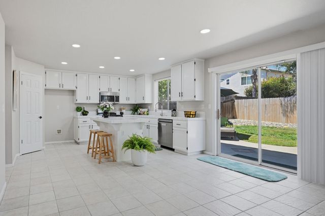 2350 Winterrush Ln, Lincoln, CA 95648