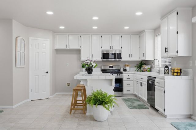 2350 Winterrush Ln, Lincoln, CA 95648