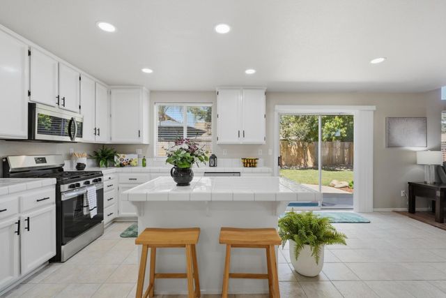 2350 Winterrush Ln, Lincoln, CA 95648