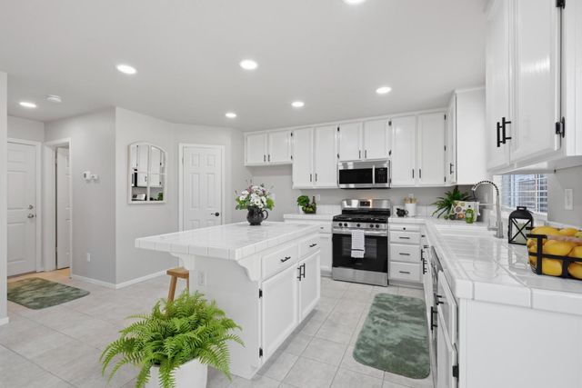 2350 Winterrush Ln, Lincoln, CA 95648