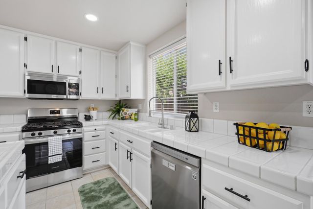 2350 Winterrush Ln, Lincoln, CA 95648