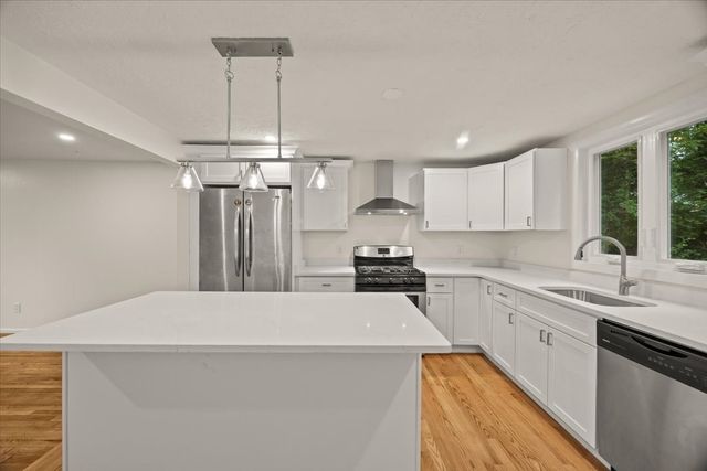 1088 Middleboro Ave, Taunton, MA 02718