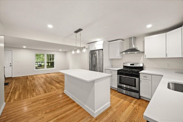 1088 Middleboro Ave, Taunton, MA 02718