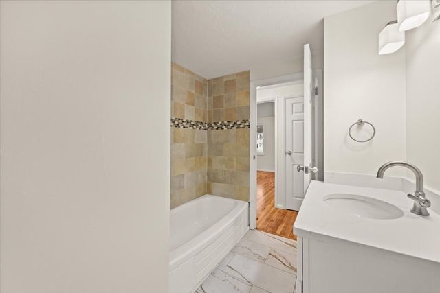 1088 Middleboro Ave, Taunton, MA 02718