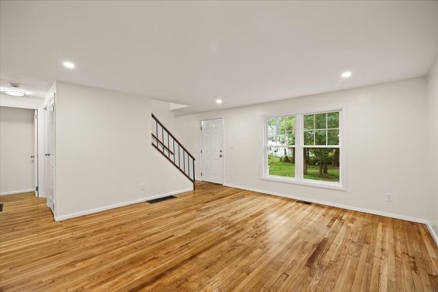 1088 Middleboro Ave, Taunton, MA 02718