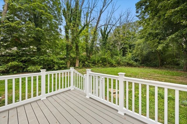 1088 Middleboro Ave, Taunton, MA 02718