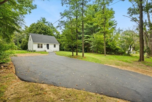 1088 Middleboro Ave, Taunton, MA 02718