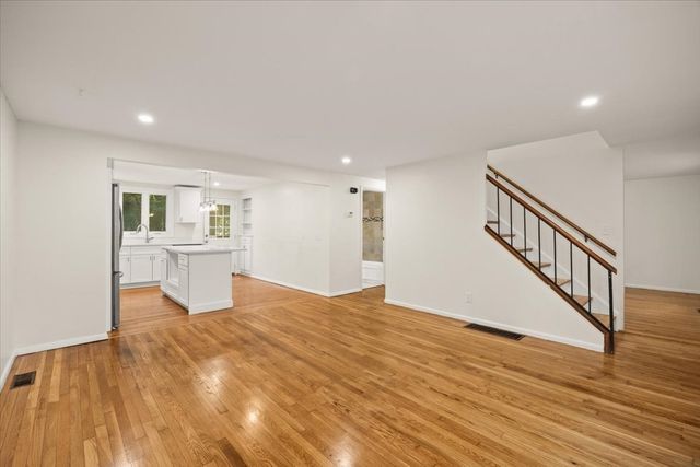 1088 Middleboro Ave, Taunton, MA 02718