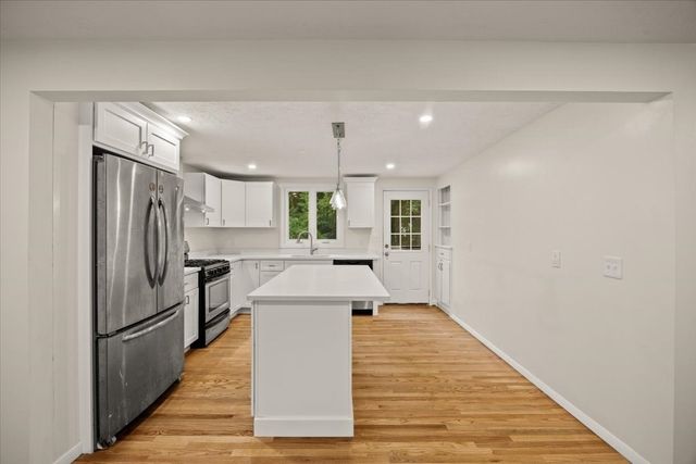 1088 Middleboro Ave, Taunton, MA 02718