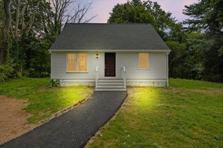 1088 Middleboro Ave, Taunton, MA 02718