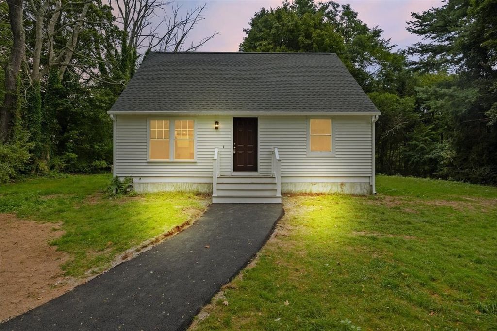 1088 Middleboro Ave, Taunton, MA 02718