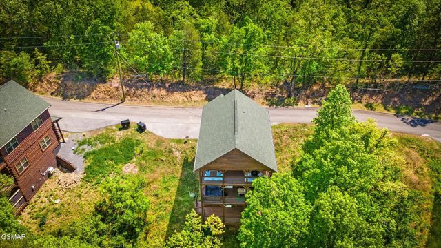 2243 Wingspan Drive, Sevierville, TN 37876