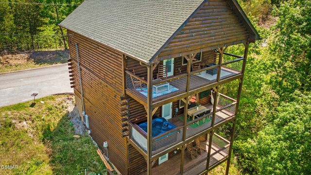 2243 Wingspan Drive, Sevierville, TN 37876