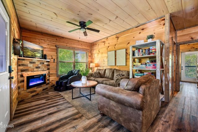 2243 Wingspan Drive, Sevierville, TN 37876
