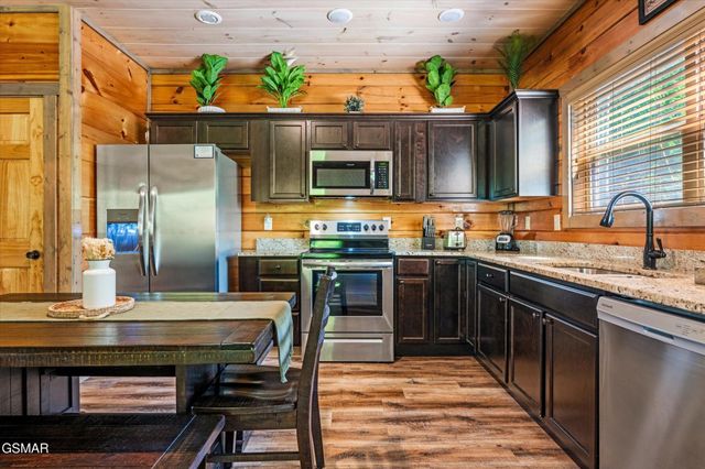 2243 Wingspan Drive, Sevierville, TN 37876
