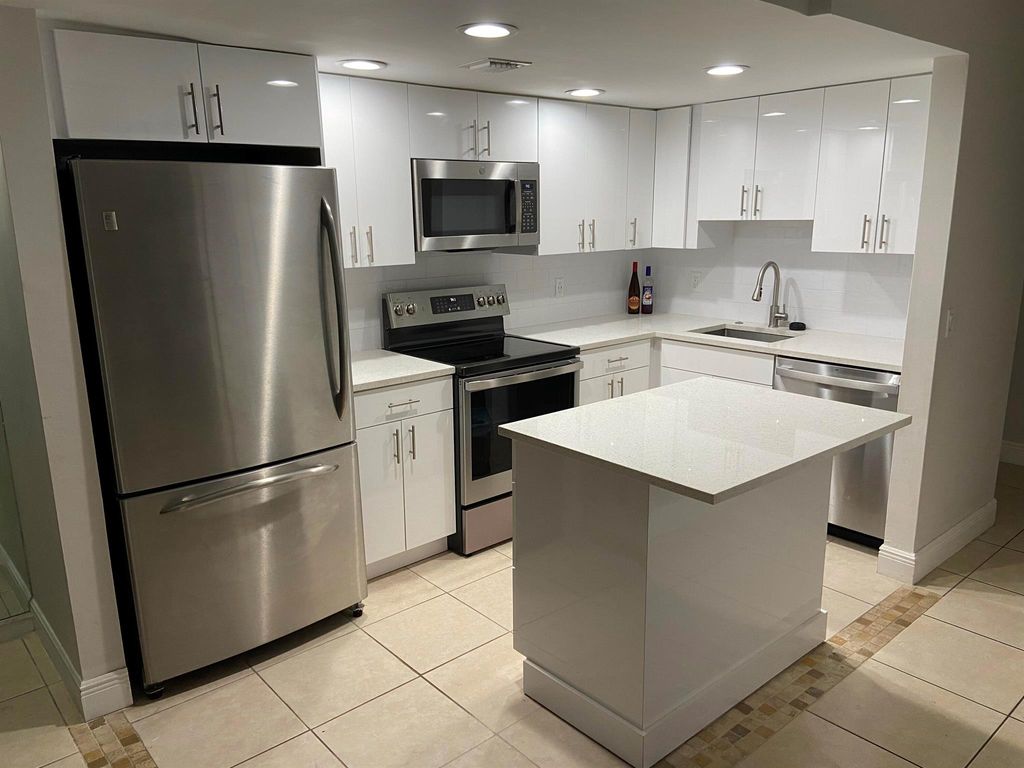 1829 Fairview Villa Drive 2, West Palm Beach, FL 33406