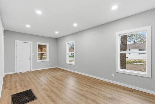 1504 S Hydraulic Ave, Wichita, KS 67211