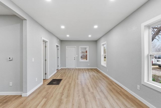 1504 S Hydraulic Ave, Wichita, KS 67211