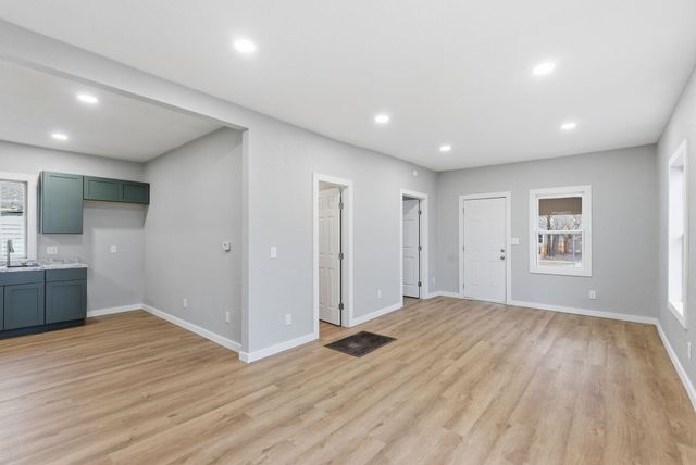 1504 S Hydraulic Ave, Wichita, KS 67211