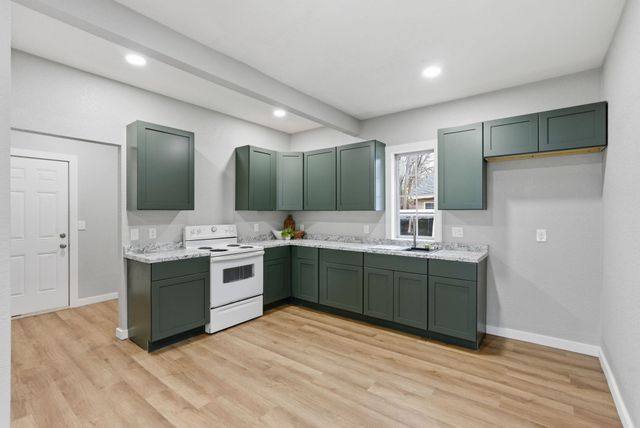 1504 S Hydraulic Ave, Wichita, KS 67211