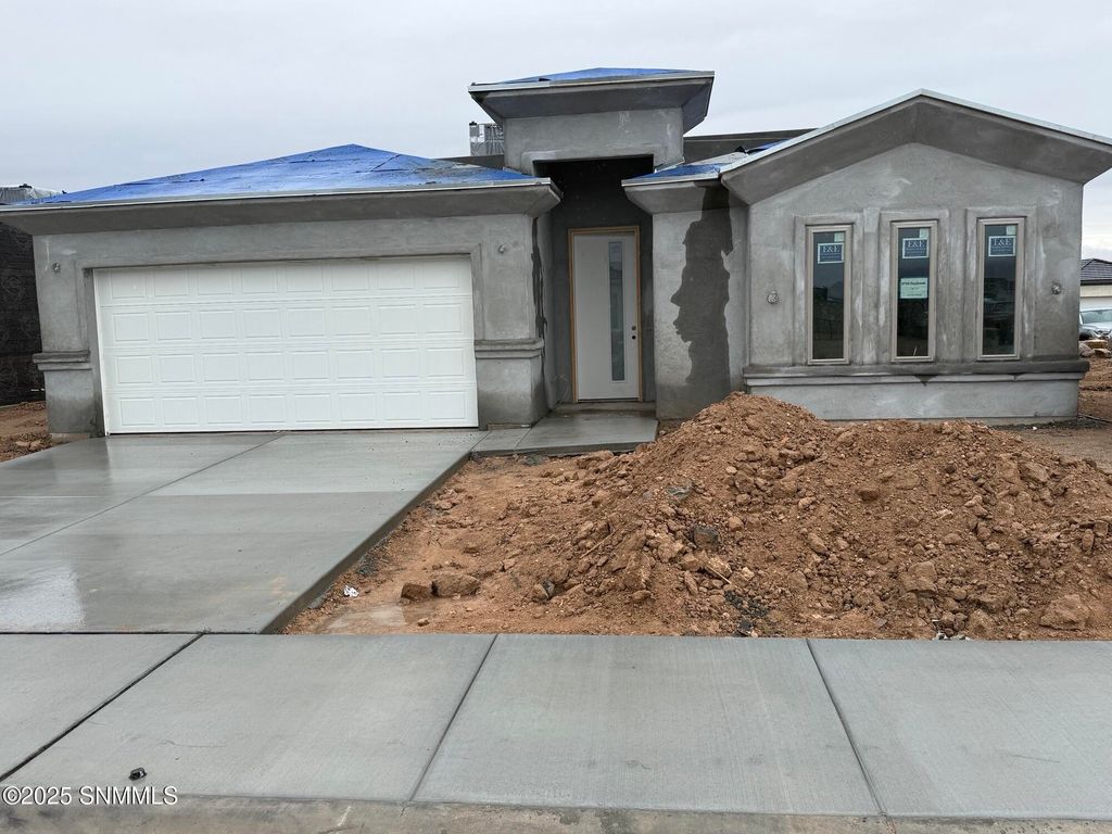 3706 Daybreak Street, Las Cruces, NM 88012