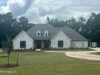 517 Central Cir, Brandon, MS 39047