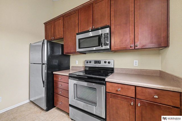 19502 U Street, Omaha, NE 68135
