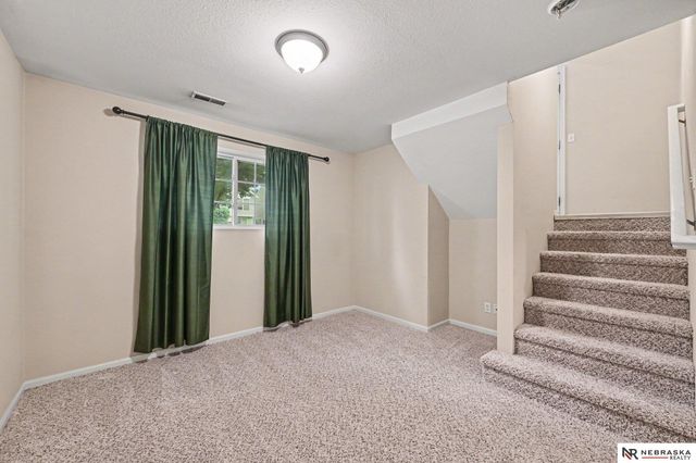 19502 U Street, Omaha, NE 68135