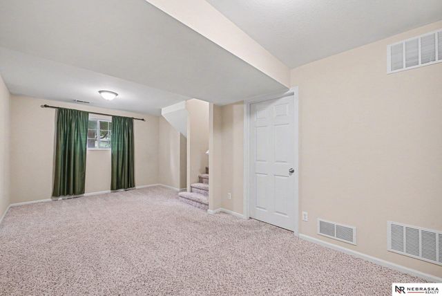 19502 U Street, Omaha, NE 68135