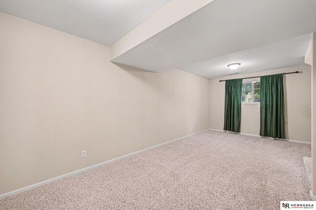 19502 U Street, Omaha, NE 68135