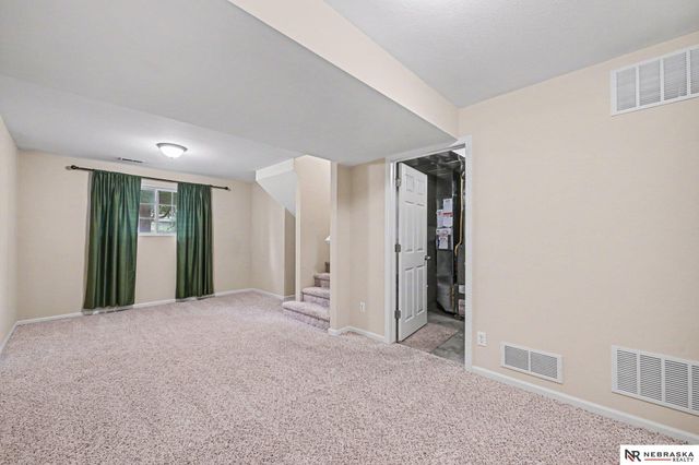 19502 U Street, Omaha, NE 68135