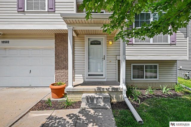 19502 U Street, Omaha, NE 68135