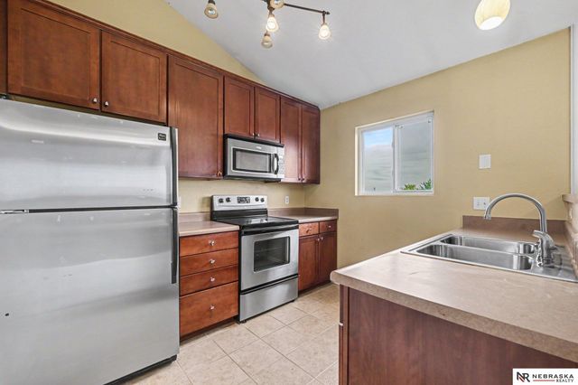 19502 U Street, Omaha, NE 68135