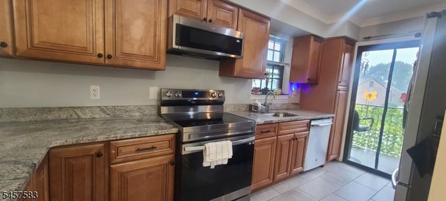 323 Gill Ln, Woodbridge Twp., NJ 08830