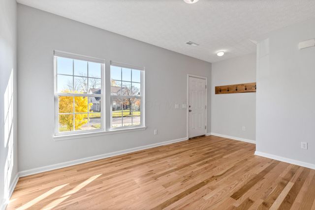 5652 Platinum Drive, Grove City, OH 43123