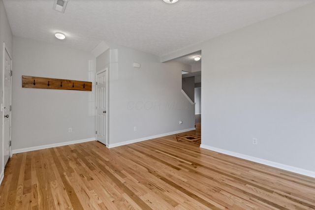 5652 Platinum Drive, Grove City, OH 43123